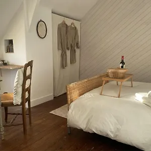  Séjour chez l'habitant Lady Of The France